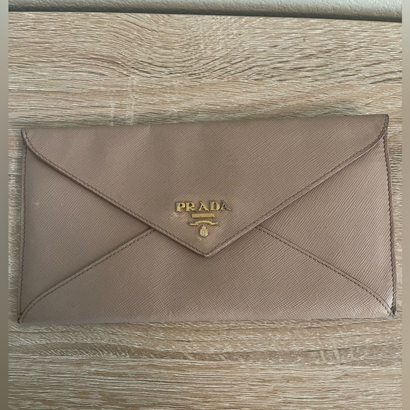 Authentic Prada Saffiano leather envelope wallet
Beige Color - Picture 9 of 13
